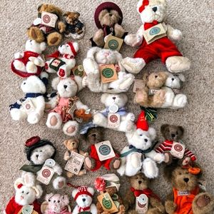 Lot of 22 Boyd's Bears